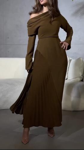 فستان بني بكم