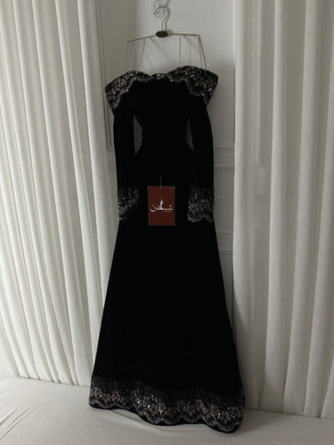 فستان اسود جوخ