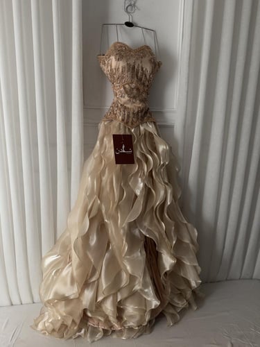 فستان مطرز صدر فخم