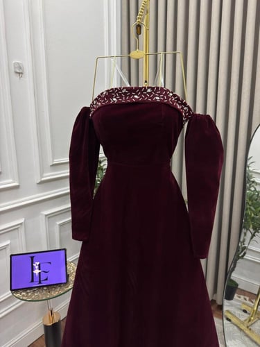 فستان عودي مخمل سهره