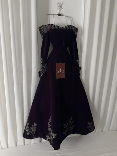 فستان مخمل مطرز