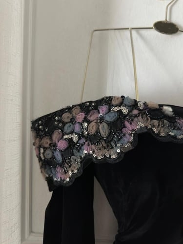 فستان اسود جوخ