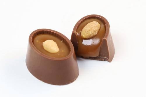 قطعه بيضاوى الكراميل - فول سودانى منوع -CARAMELOVE...