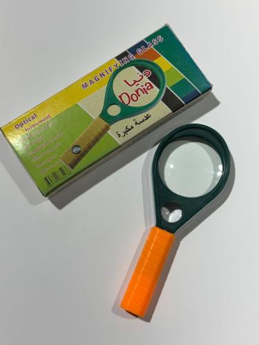 عدسة مكبرة دنيا
