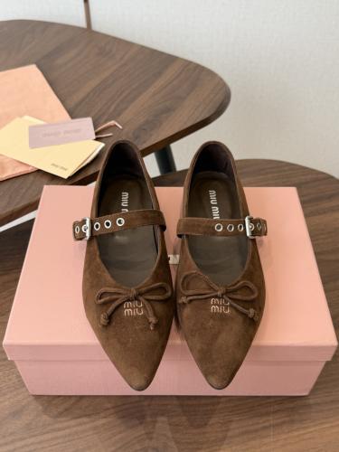 ميو ميو Suede Pointed-Toe Ballerinas