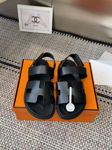 ايرميز Sandals