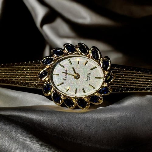 ساعة فنتج أنيقة وجذابة مطلية ذهب ايطالي، إطار مميز...