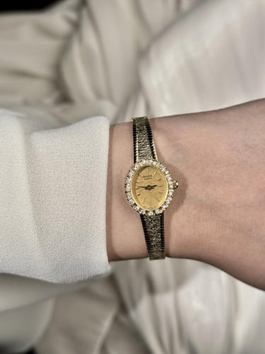 ساعة فنتج نادرة من دار Bulova، مطلية بالذهب ، ومرص...