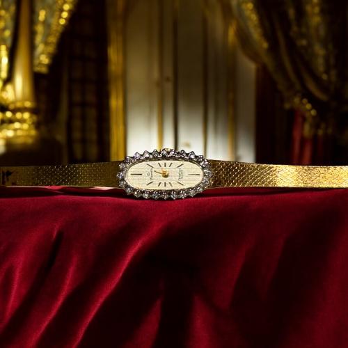 ساعة فنتج راقية من إصدار Deauville تأتيك بتصميم فن...