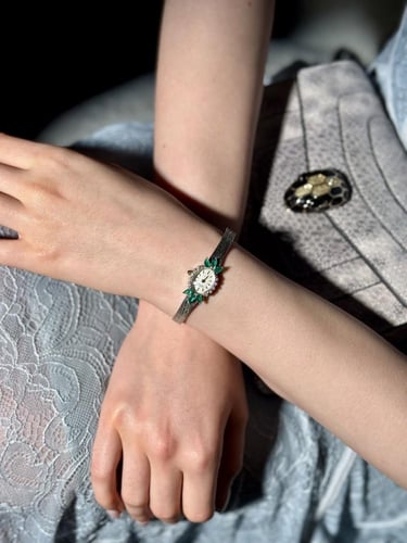 ‏ سحر الملوك بين يديك تحفة نسائية فاخرة من توقيع J...