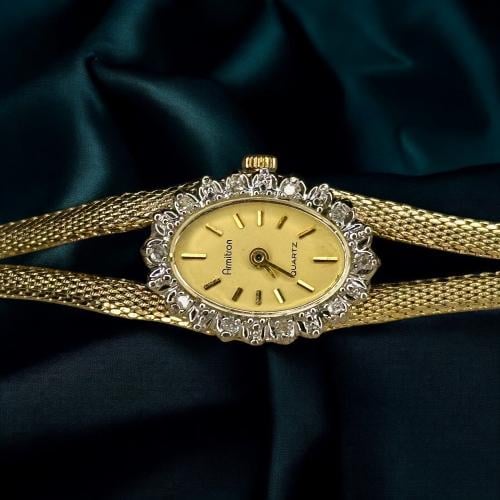 ساعة فنتج أنيقة وناعمة مطليه ذهب ، إطار مميز مزين...