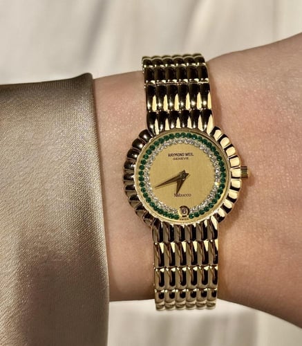 ساعه فنتج فاخرة بتصميم جذاب ومميز. مطليه ذهب ومينا...