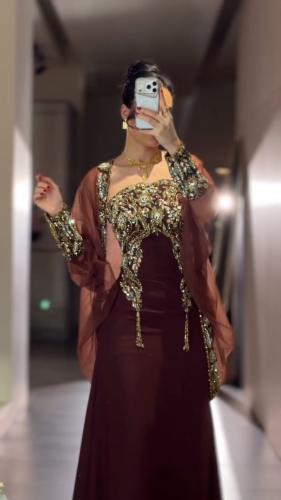 قفطان سهرة ملكي فاخر باللون بورغندي