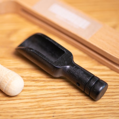 ملعقة بامبو اسود صغيرة