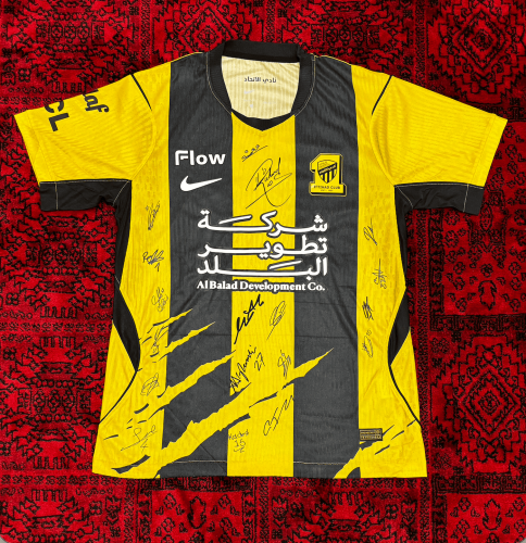 تيشيرت الاتحاد الأساسي 2026/27 مُوقع من اللاعبين