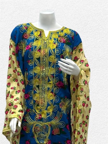 مسرح شالكي مزين بتطريز الذهبي