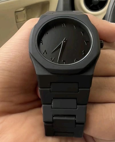 ️ ساعة الكربون الفخمة - تصميم عصري وأناقة تدوم