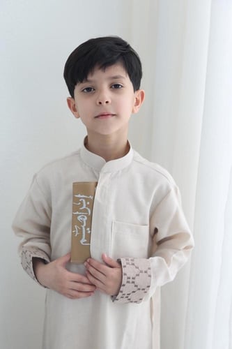 ثوب اطفال بالاسم بتصميم راقي ومميز