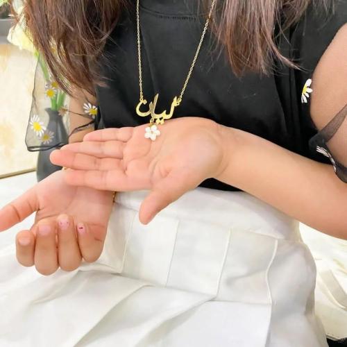 سلسال بناتي بالاسم – تصميم وردة رقيقة للبنات