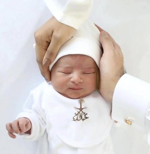 بروش مواليد بالاسم بتصميم السيف والنخلة