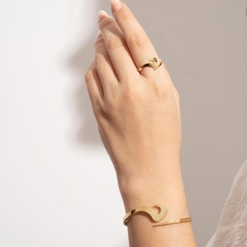 طقم اسوارة وخاتم بالاسم – حفر ليزر مطلي ذهب فاخر