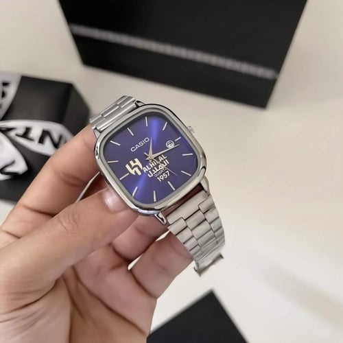 ساعة رجاليه مميزه بتصميم شعار الهلال