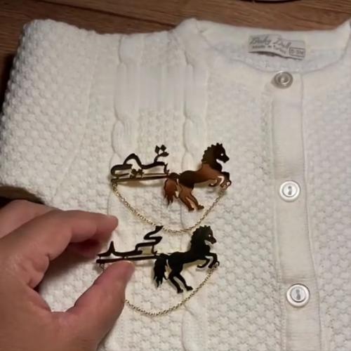 بروش أطفال شكل حصان مخصص بالإسم - لمسة فنية