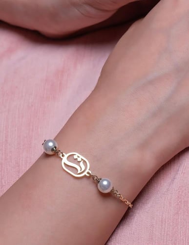 اسوارة الحرف مع لؤلؤ طبيعي – تصميم أنثوي أنيق مطلي...