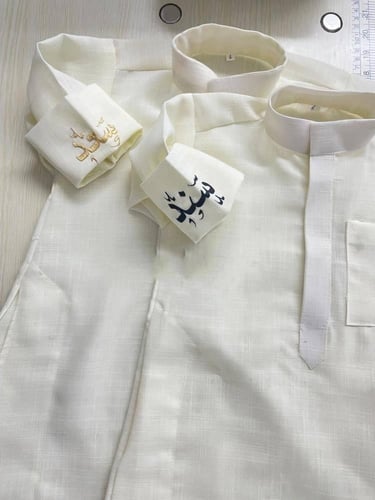 ثوب أطفال للعيد مع تطريز الاسم