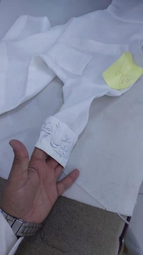 ثوب أطفال للعيد مع تطريز الاسم