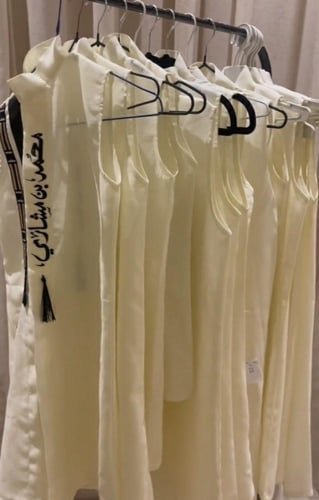 دقله البشت بالاسم انيقه بتصميم حسب طلبك