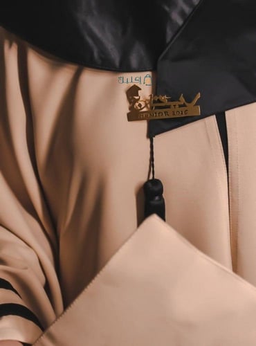 بروش تخرج بالاسم والتاريخ مطلي ذهب 2026 – هدية تخر...