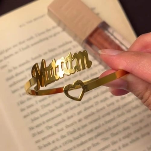 اسوارة بالاسم مع قلب صغير – تصميم راقي عربي أو إنج...