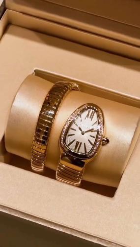 ساعة الافعى النسائية تصميم عصري أنيق