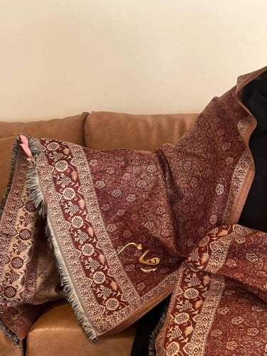 شال كشميري فاخر بتطريز الاسم حسب الطلب – أناقة شتو...