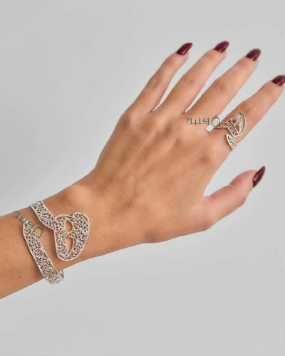 بكج نسائي فخم – تصميم الحرف العربي المزخرف حسب الط...