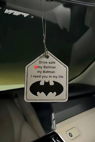 تعليقة باتمان بعبارة مخصصة – تصميم خاص