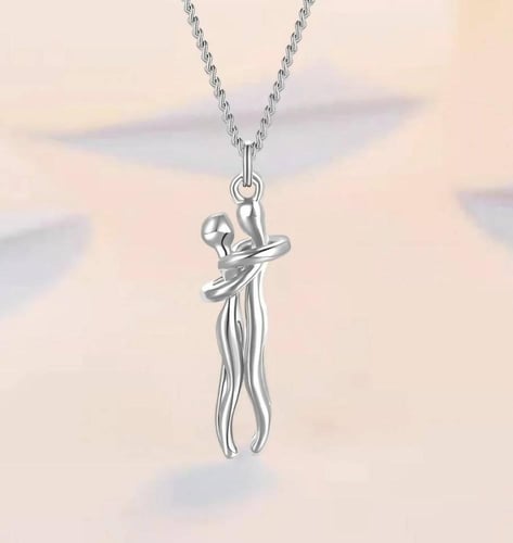 سلسال العناق المميز _ "ليحتضنك دائما بدلاٌ عني" هد...