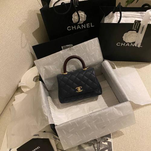 Black Chanel chain shoulder bag