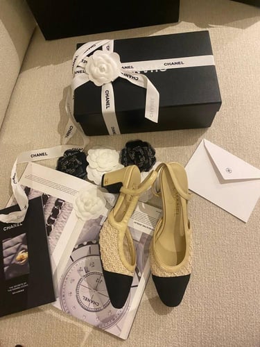 Chanel – Mesh & Leather Two-Tone Slingback Pumps