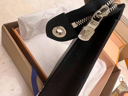 Louis Vuitton Pochette Voyage MM – Taïga Leather (...