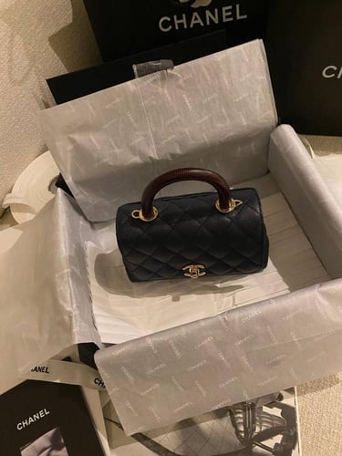 Black Chanel chain shoulder bag