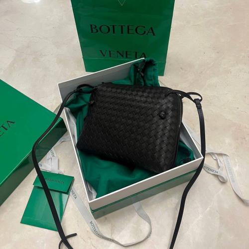 Botte Veneta Black Intrecciato Leather Double Zip...