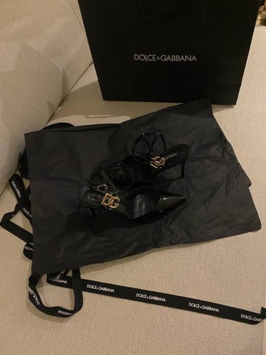 DG heels black