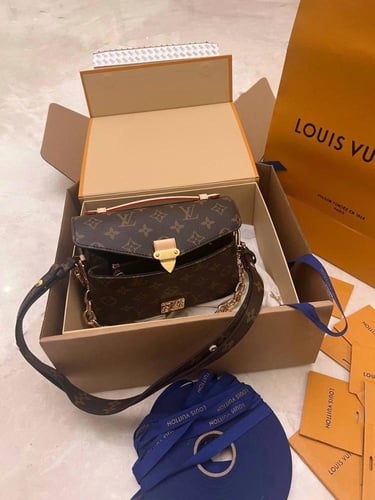 LV Louis Vuitton Pochette Métis Monogram