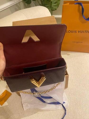 Louis Vuitton Twist PM – Vernis Leather (Burgundy)