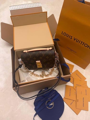 LV Louis Vuitton Pochette Métis Monogram