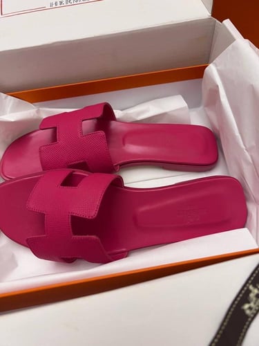 Hermes Oran Sandler black and pink