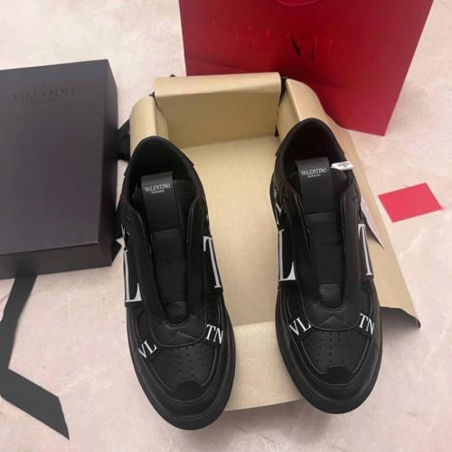 Valentino Black/White Leather VLTN Rockstud Low To...