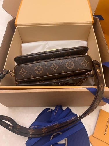 LV Louis Vuitton Pochette Métis Monogram